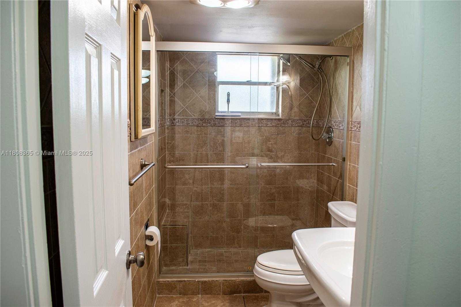 Small Image of 3090 HOLIDAY SPRINGS BLVD #305, Margate Number 16