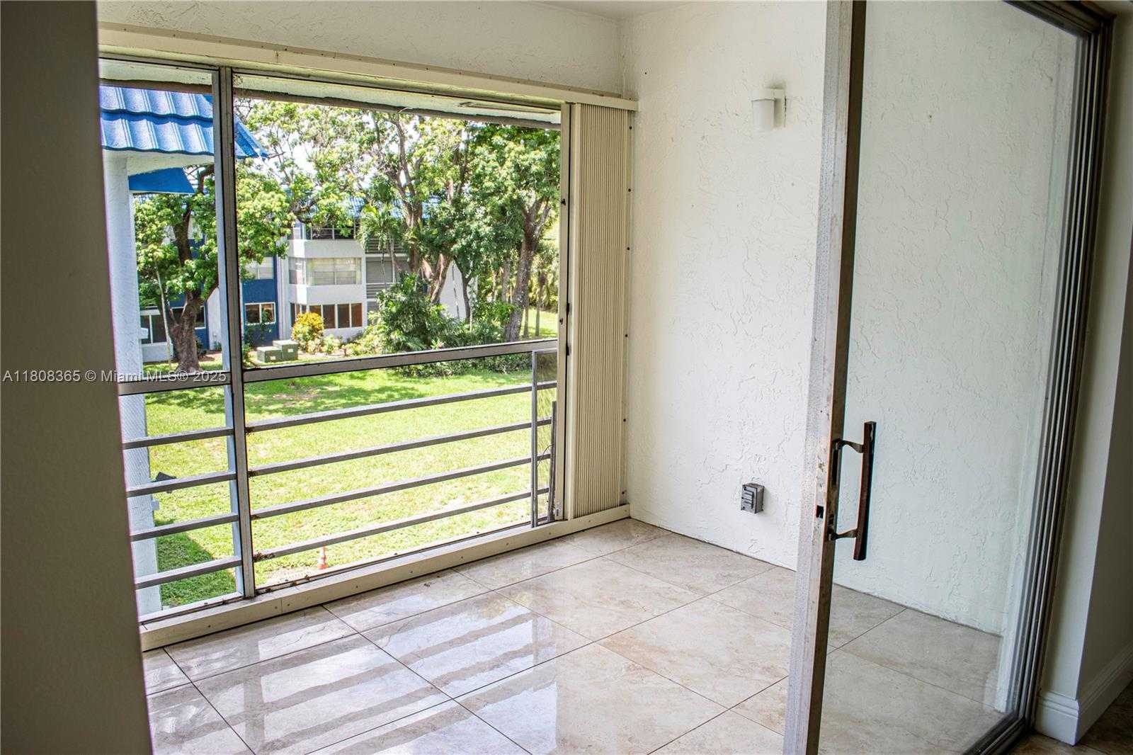 Small Image of 3090 HOLIDAY SPRINGS BLVD #305, Margate Number 4