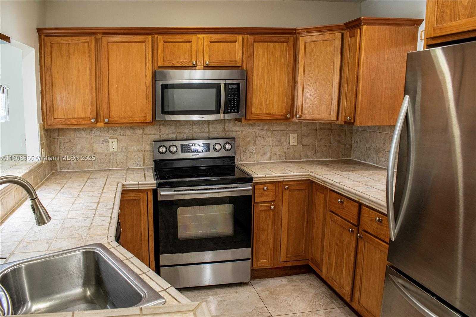 Small Image of 3090 HOLIDAY SPRINGS BLVD #305, Margate Number 9