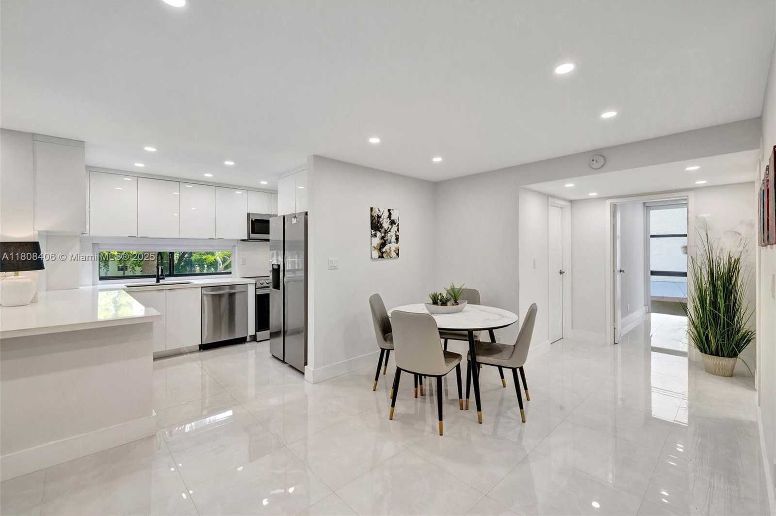 Small Image of 17021 NORTH BAY RD #220, Sunny Isles Beach Number 11