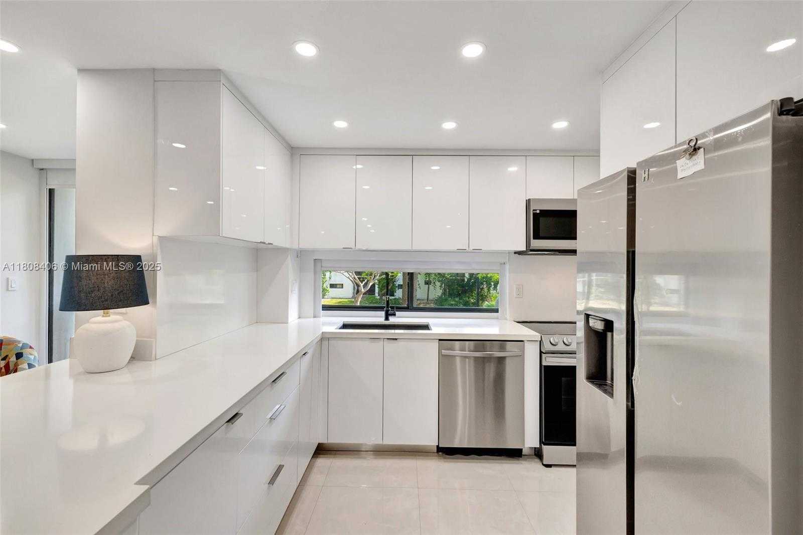 Small Image of 17021 NORTH BAY RD #220, Sunny Isles Beach Number 12