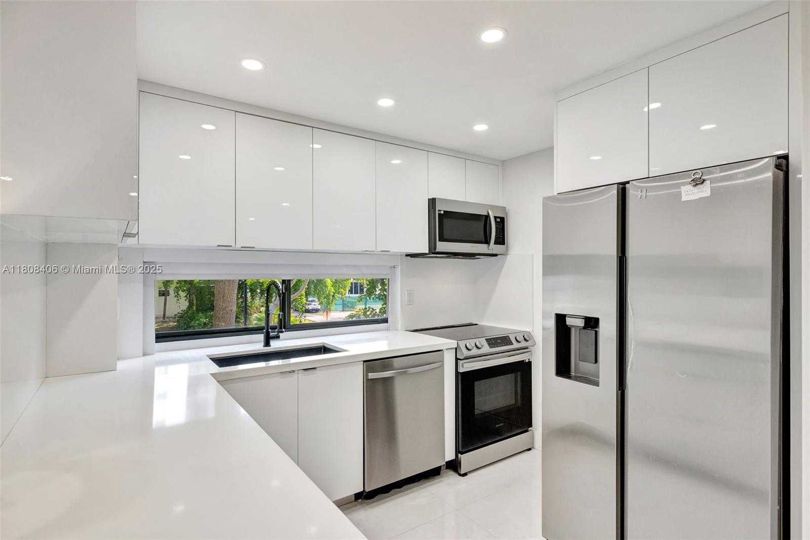 Small Image of 17021 NORTH BAY RD #220, Sunny Isles Beach Number 13