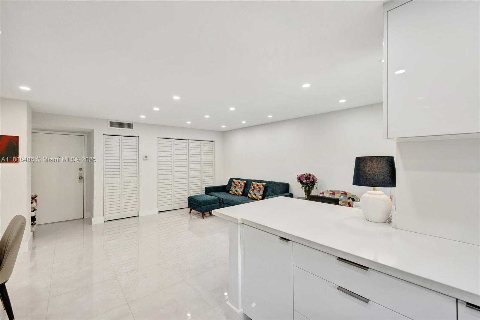 Small Image of 17021 NORTH BAY RD #220, Sunny Isles Beach Number 14