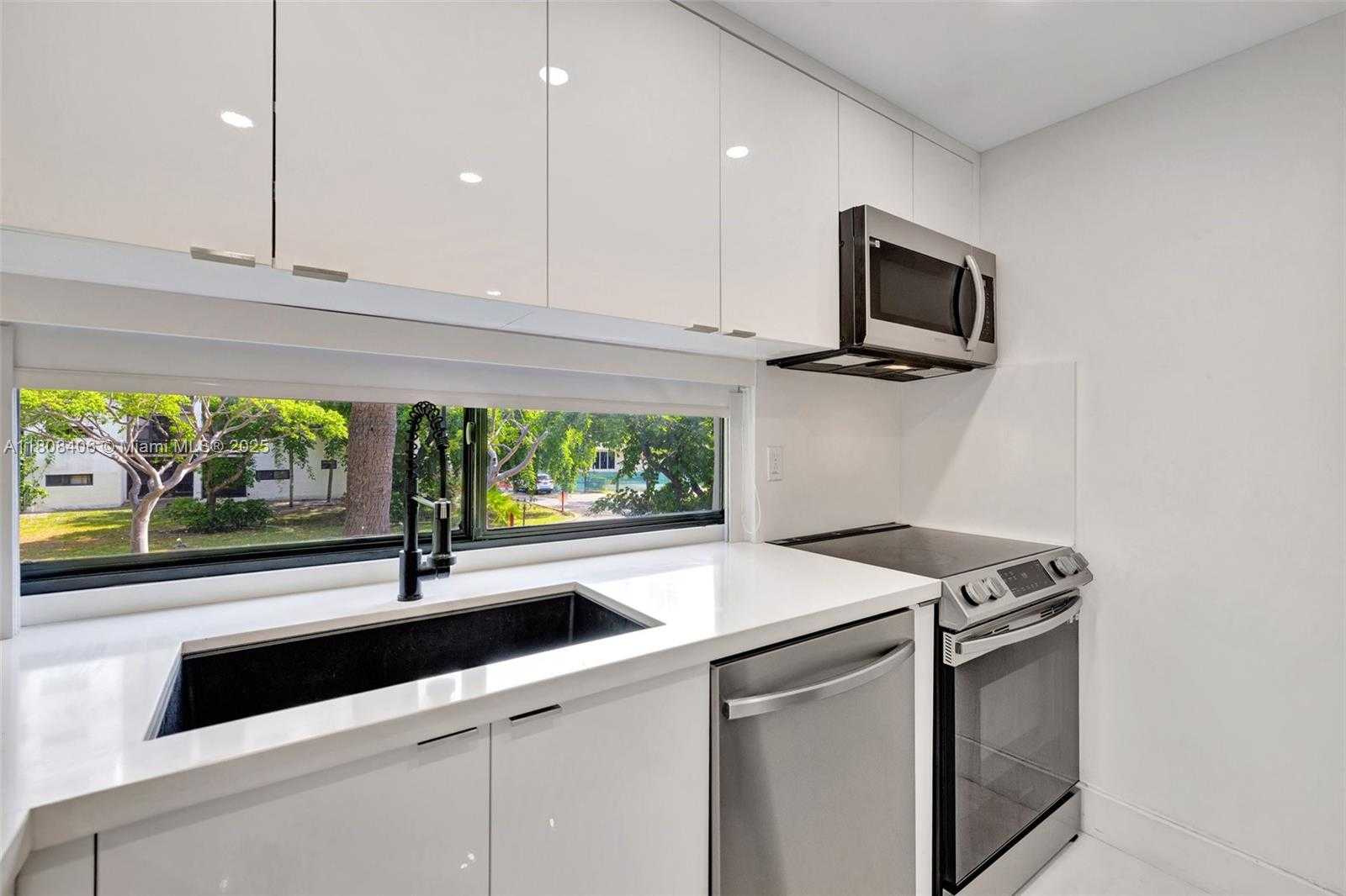 Small Image of 17021 NORTH BAY RD #220, Sunny Isles Beach Number 16