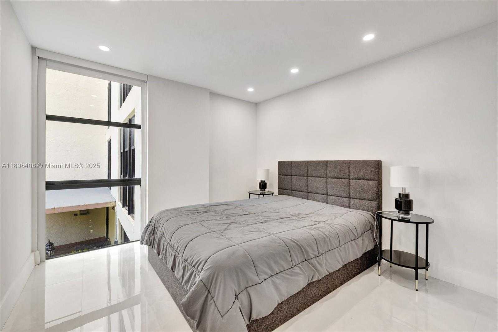 Small Image of 17021 NORTH BAY RD #220, Sunny Isles Beach Number 19