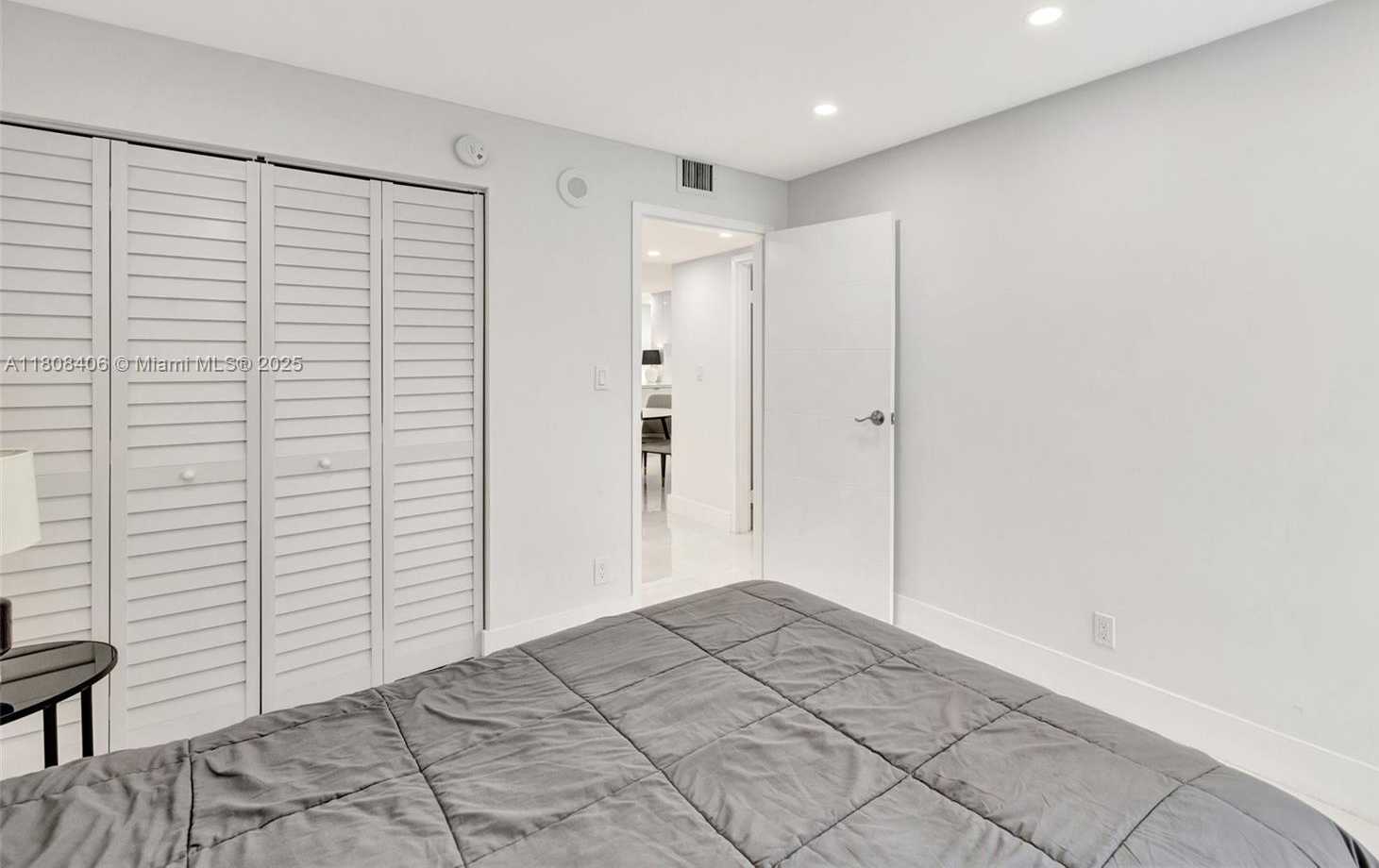 Small Image of 17021 NORTH BAY RD #220, Sunny Isles Beach Number 20