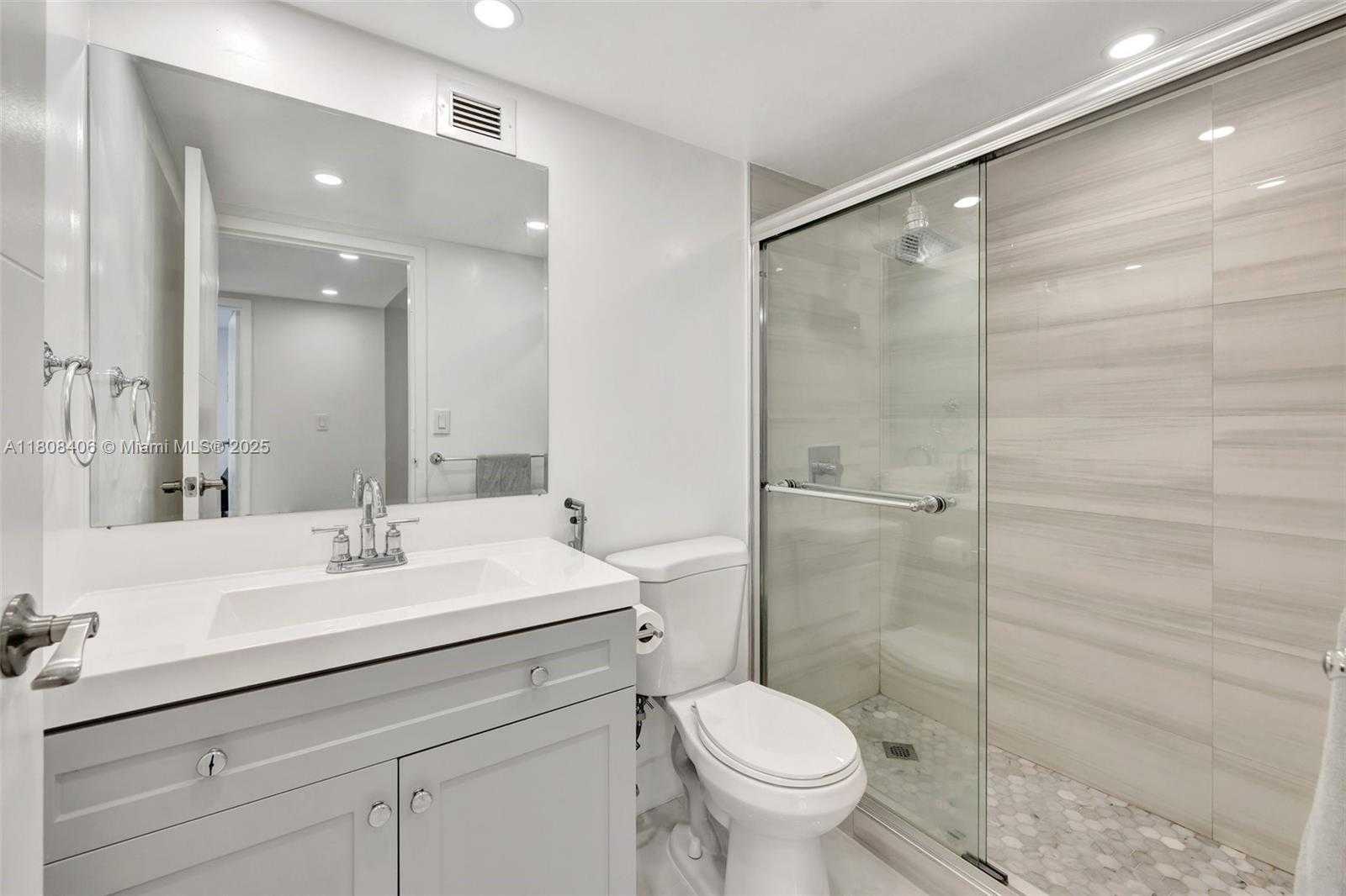 Small Image of 17021 NORTH BAY RD #220, Sunny Isles Beach Number 21