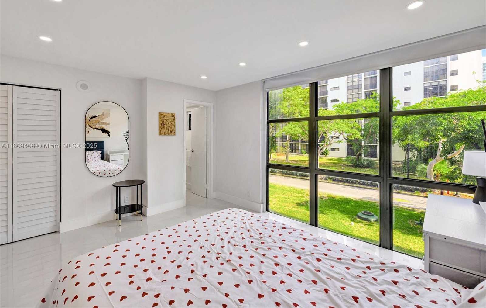Small Image of 17021 NORTH BAY RD #220, Sunny Isles Beach Number 23