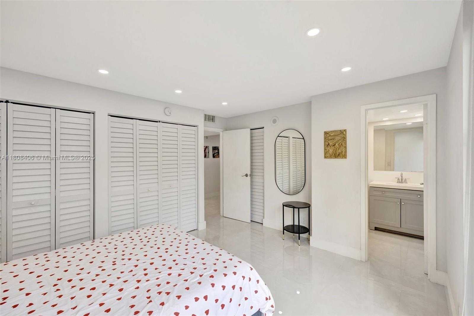 Small Image of 17021 NORTH BAY RD #220, Sunny Isles Beach Number 24