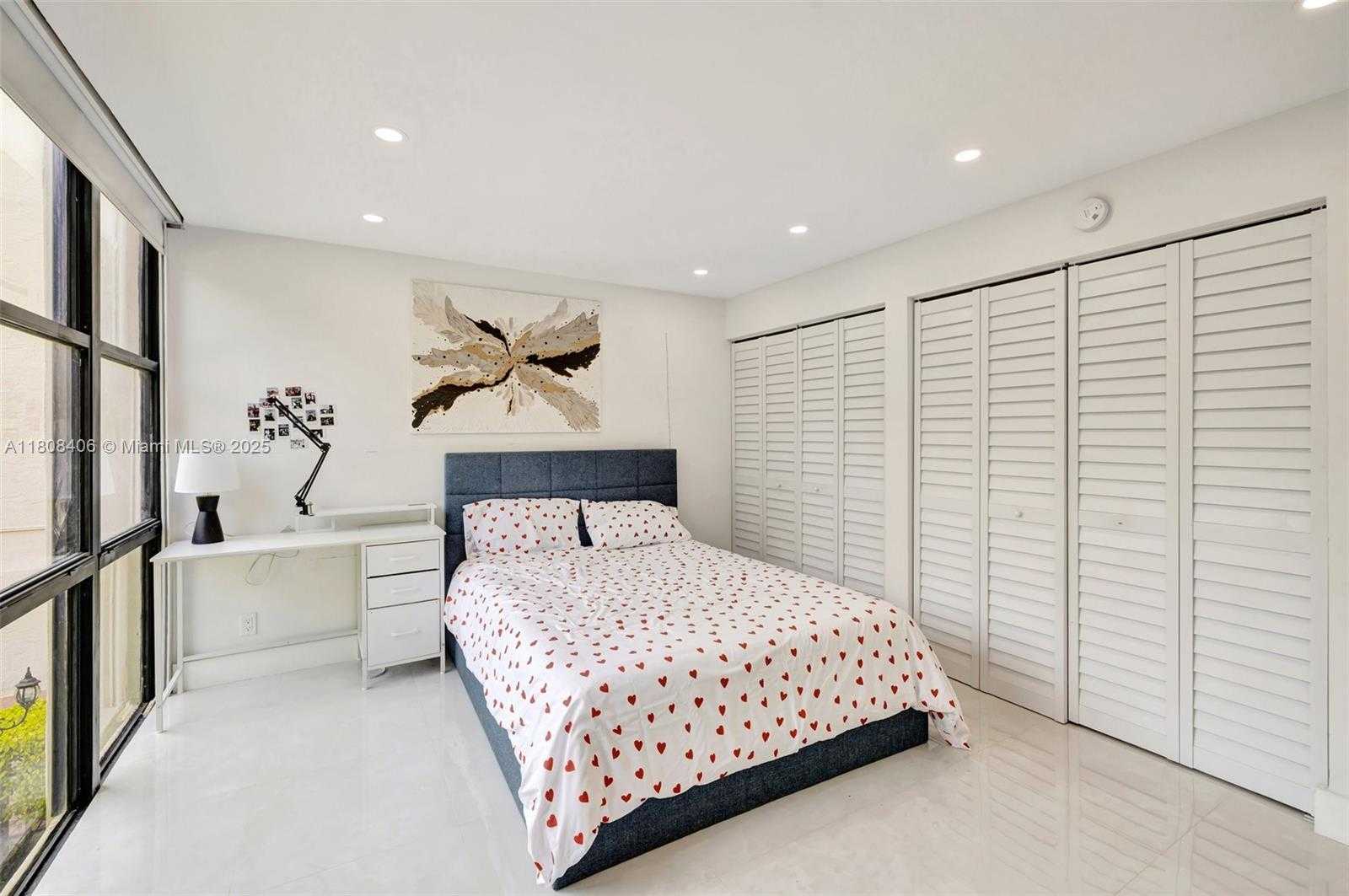 Small Image of 17021 NORTH BAY RD #220, Sunny Isles Beach Number 25