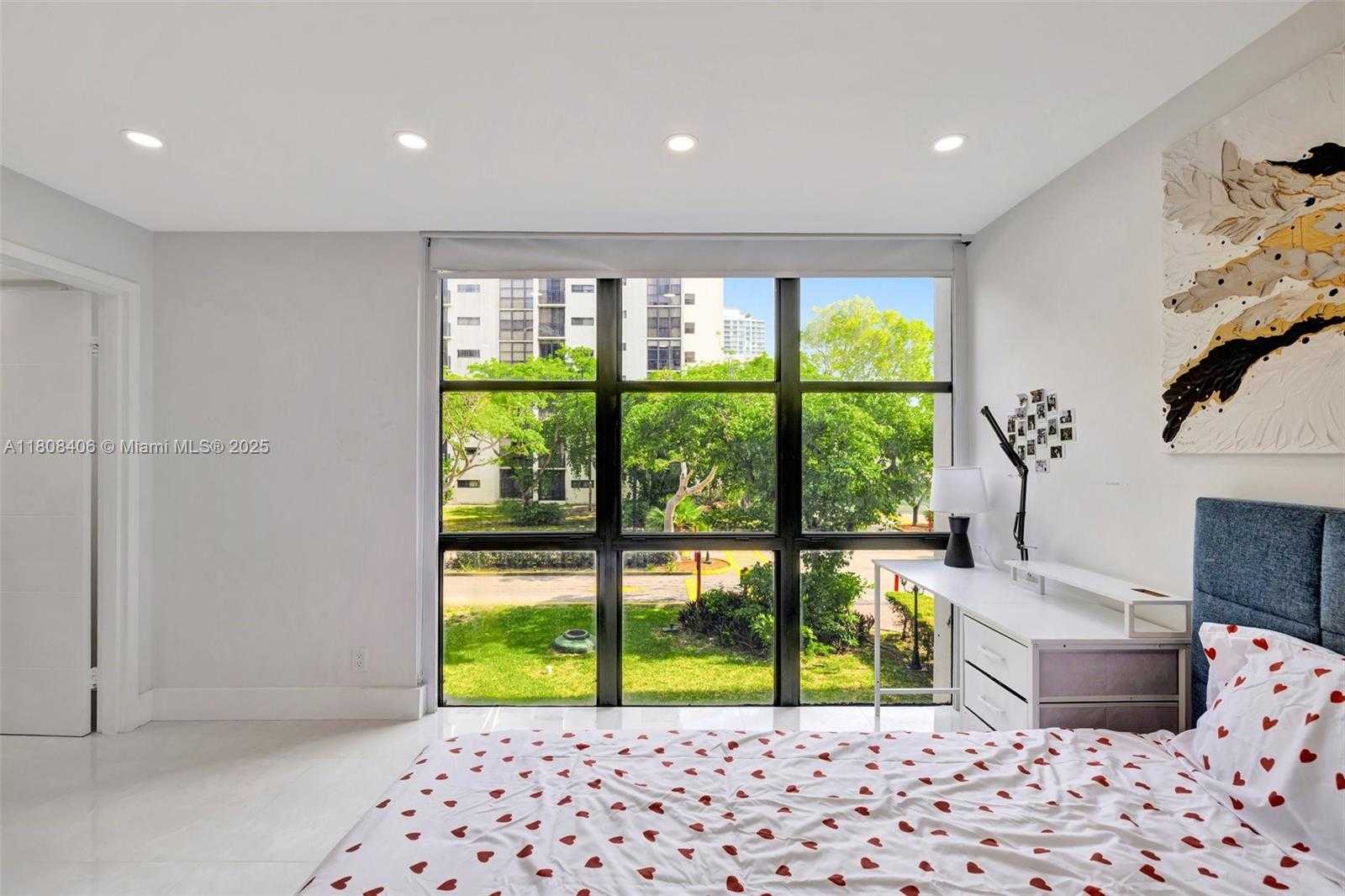 Small Image of 17021 NORTH BAY RD #220, Sunny Isles Beach Number 26