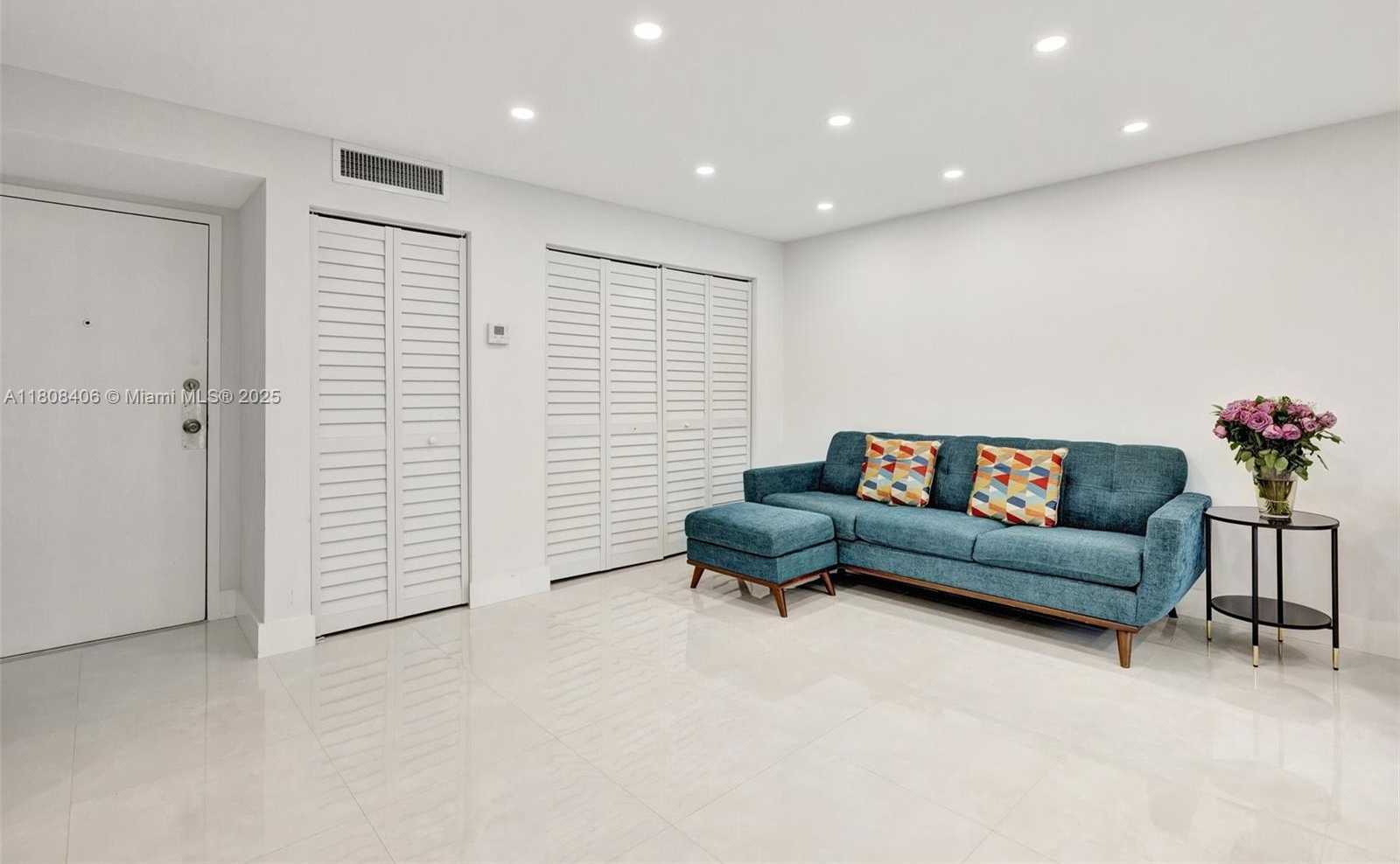Small Image of 17021 NORTH BAY RD #220, Sunny Isles Beach Number 4