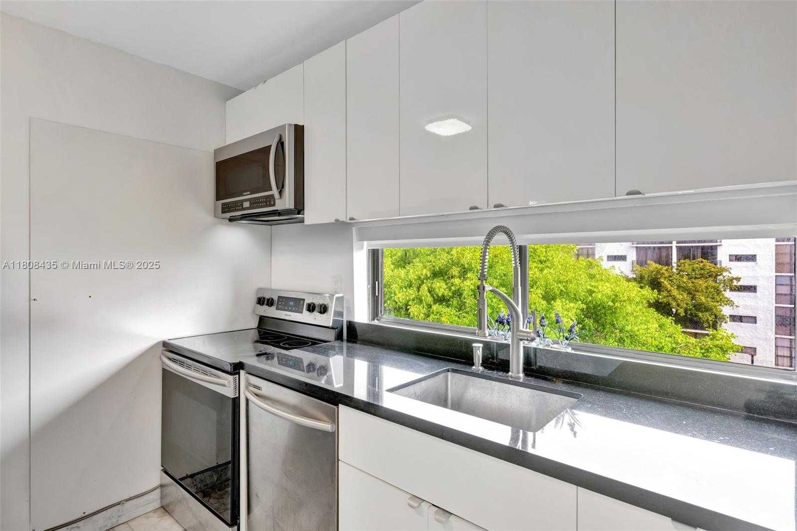 Small Image of 16919 NORTH BAY RD #521, Sunny Isles Beach Number 10
