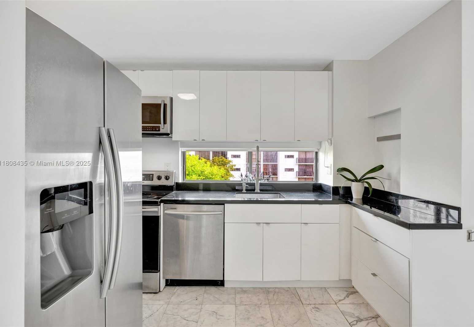 Small Image of 16919 NORTH BAY RD #521, Sunny Isles Beach Number 12