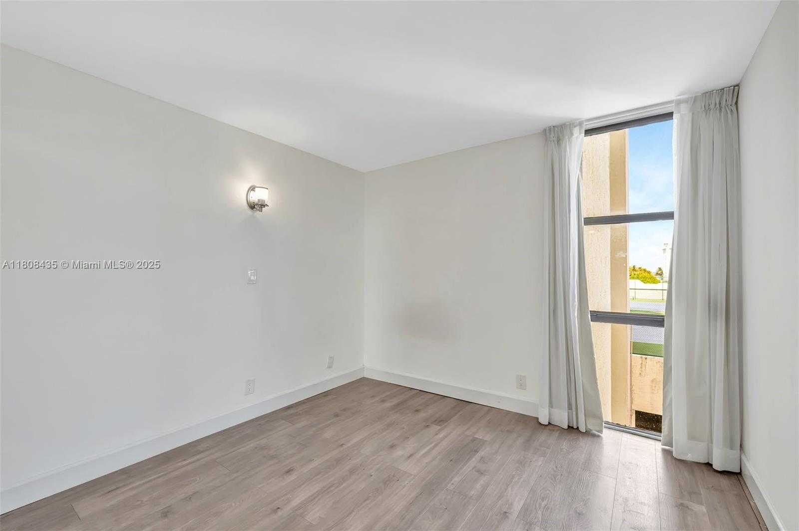 Small Image of 16919 NORTH BAY RD #521, Sunny Isles Beach Number 20