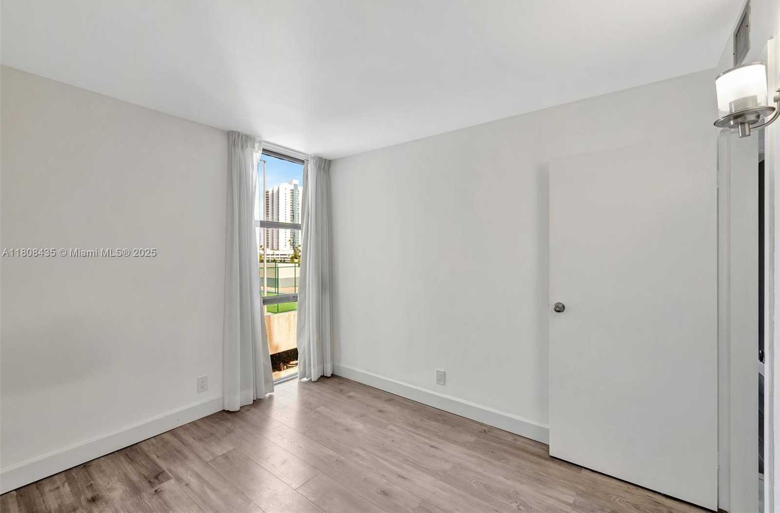 Small Image of 16919 NORTH BAY RD #521, Sunny Isles Beach Number 21