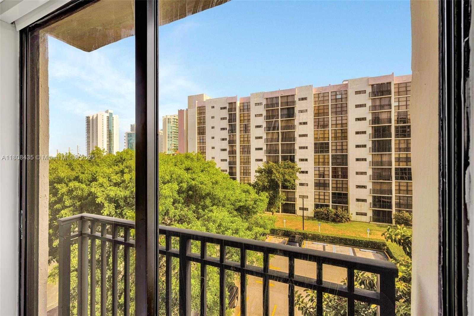 Small Image of 16919 NORTH BAY RD #521, Sunny Isles Beach Number 7
