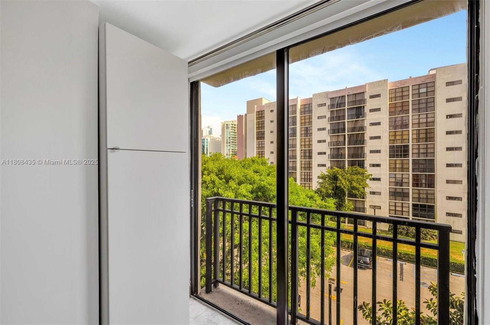 Small Image of 16919 NORTH BAY RD #521, Sunny Isles Beach Number 8