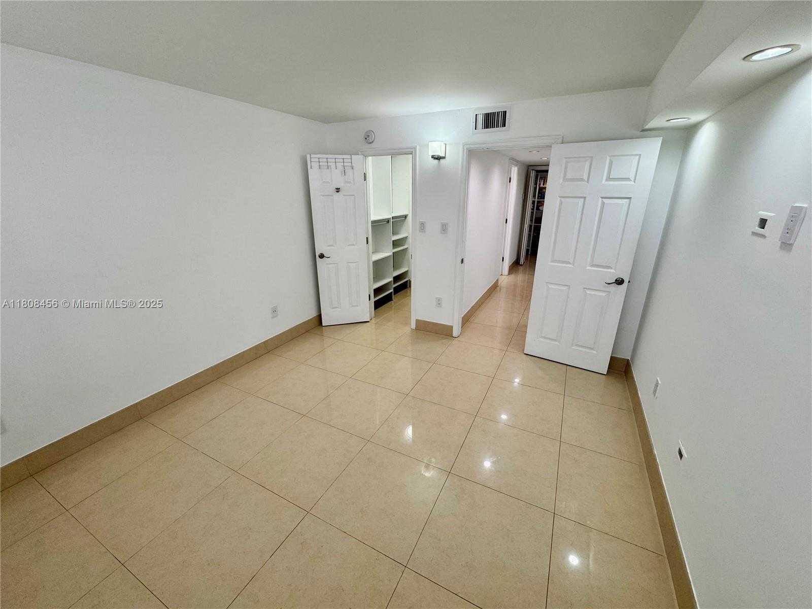 Small Image of 18051 BISCAYNE BLVD #1501, Aventura Number 11