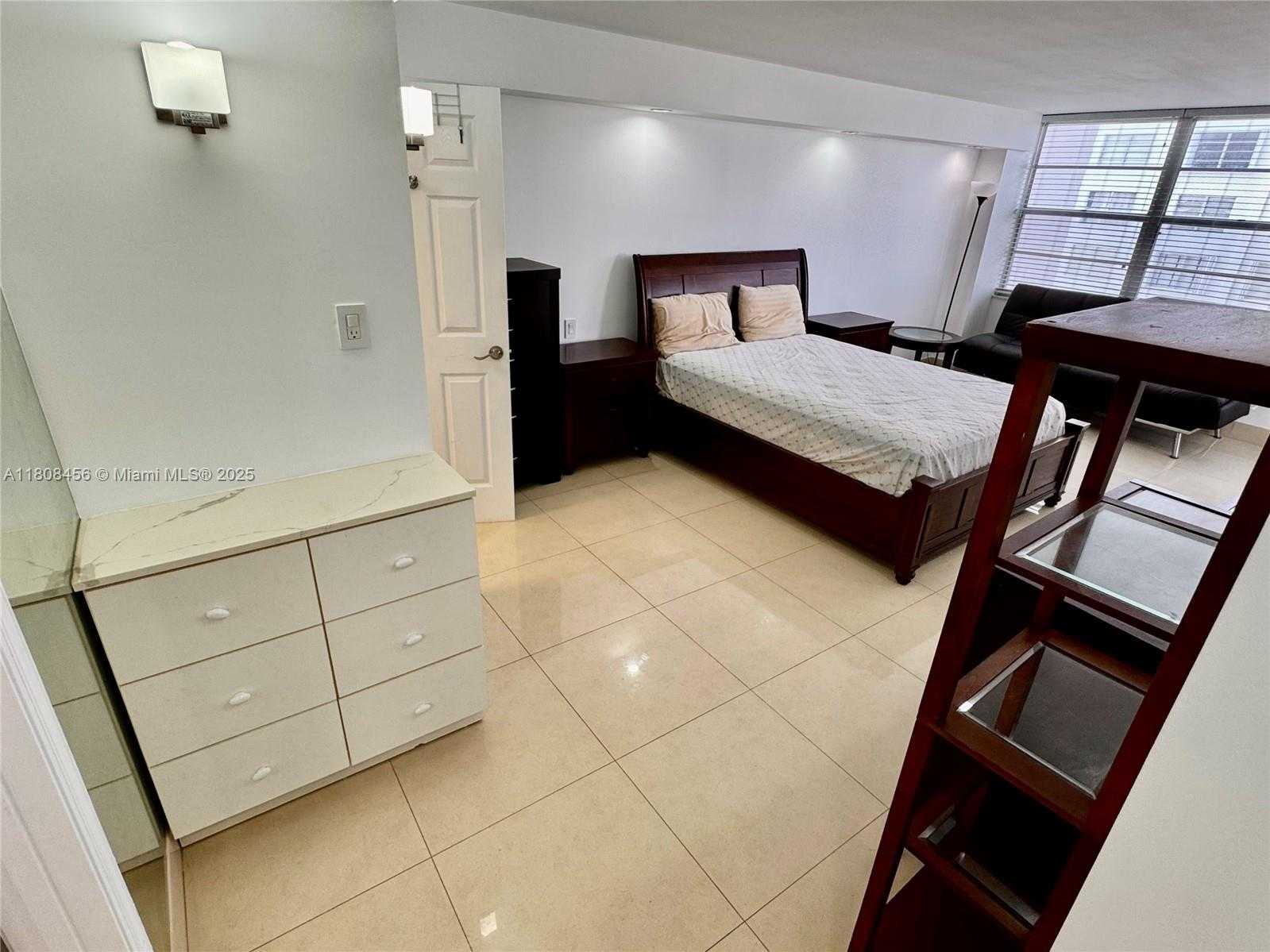 Small Image of 18051 BISCAYNE BLVD #1501, Aventura Number 12