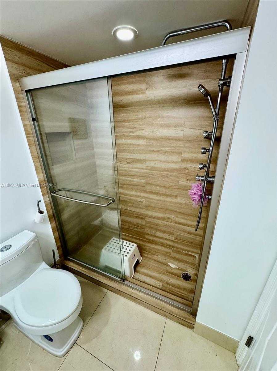 Small Image of 18051 BISCAYNE BLVD #1501, Aventura Number 14