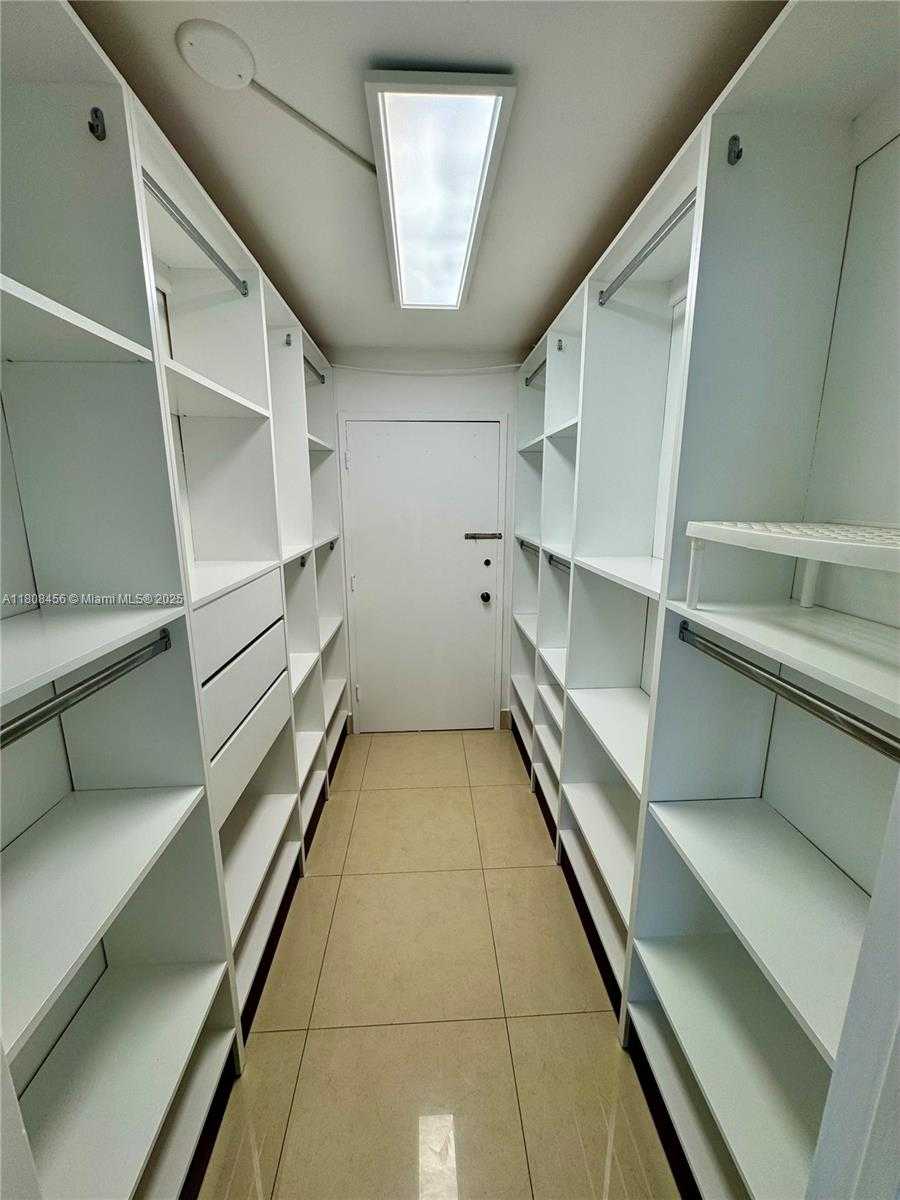Small Image of 18051 BISCAYNE BLVD #1501, Aventura Number 16