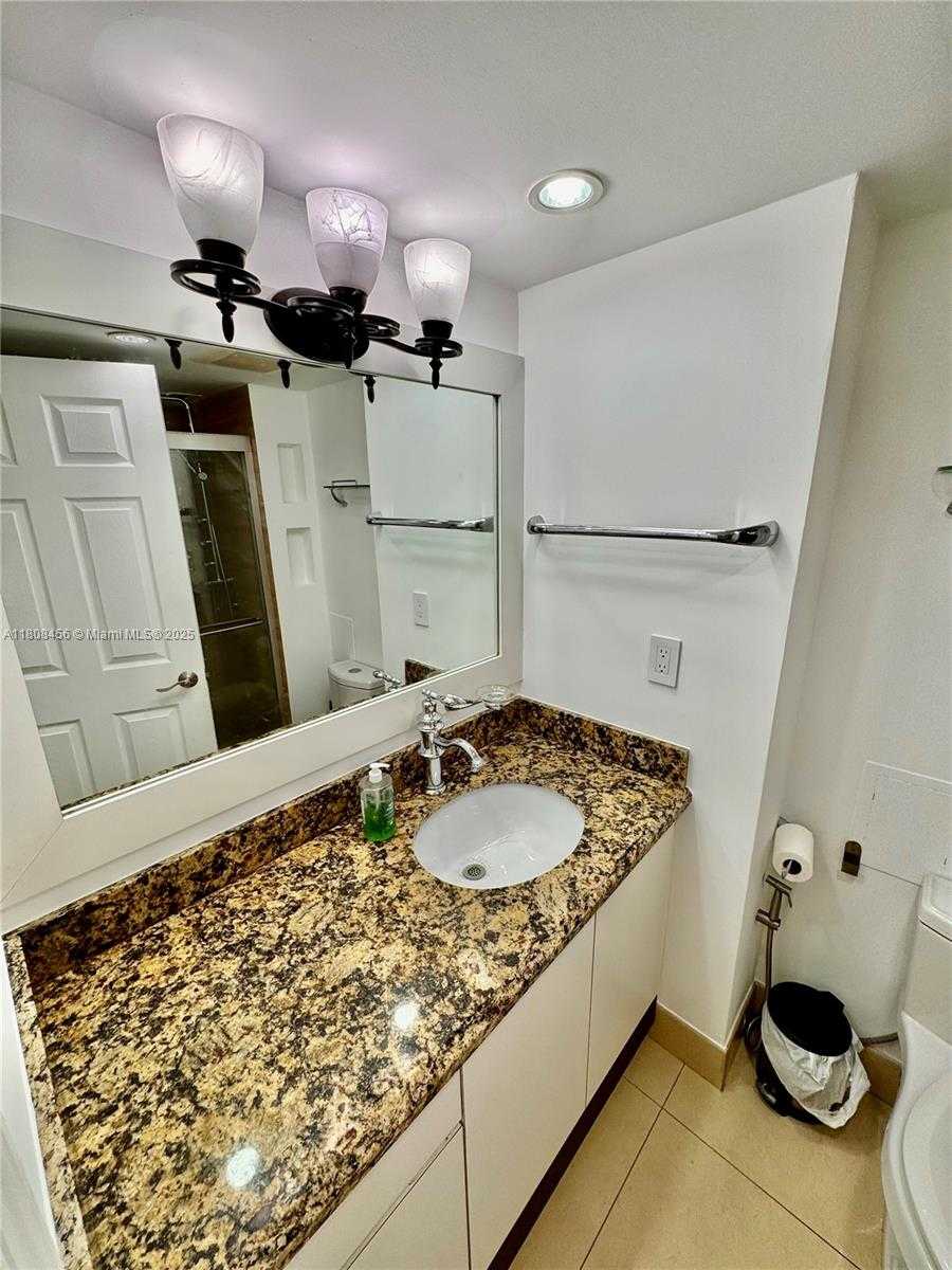Small Image of 18051 BISCAYNE BLVD #1501, Aventura Number 8