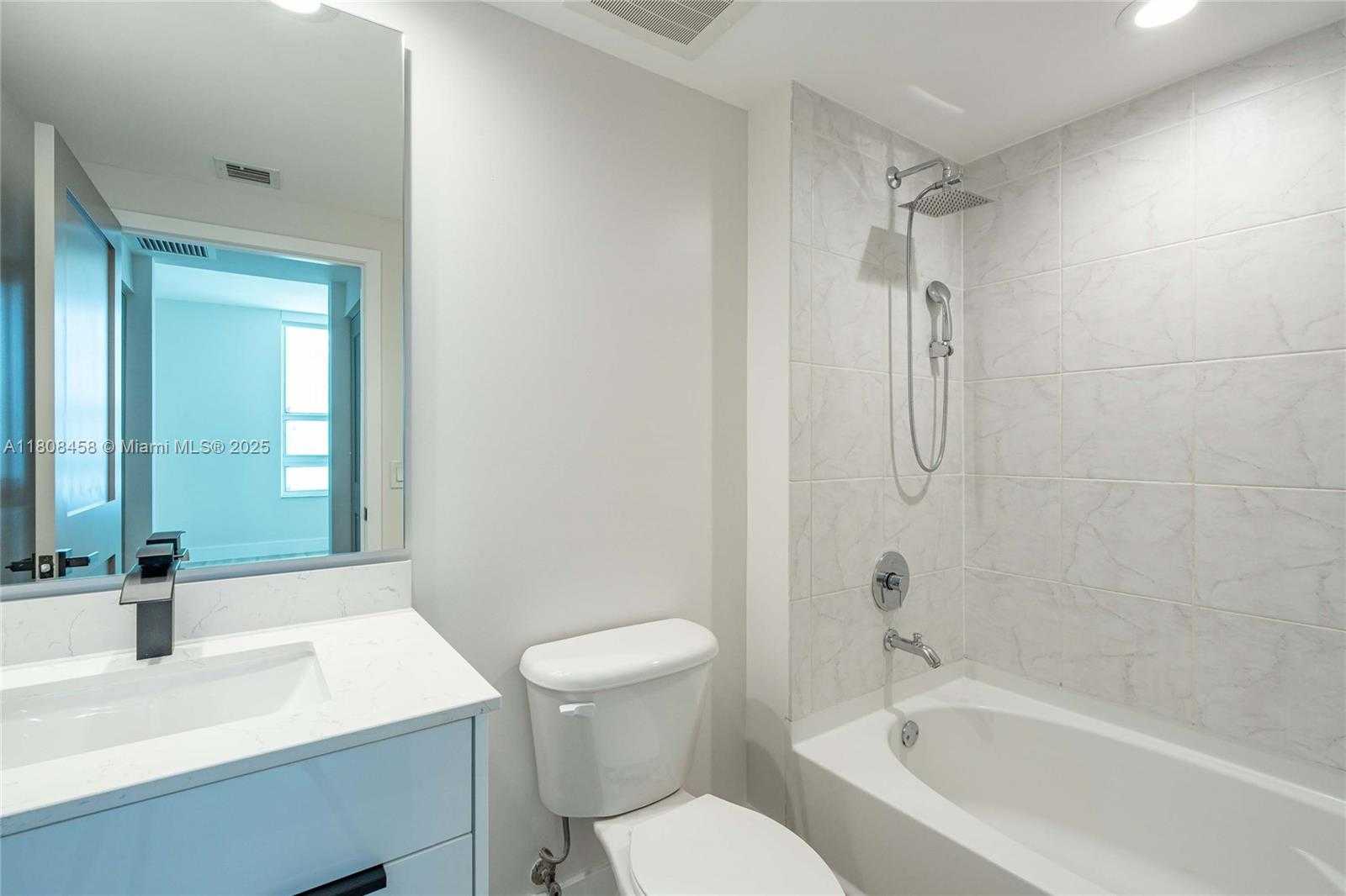 Small Image of 950 Brickell Bay Dr, Miami, FL 33131, USA Number 12