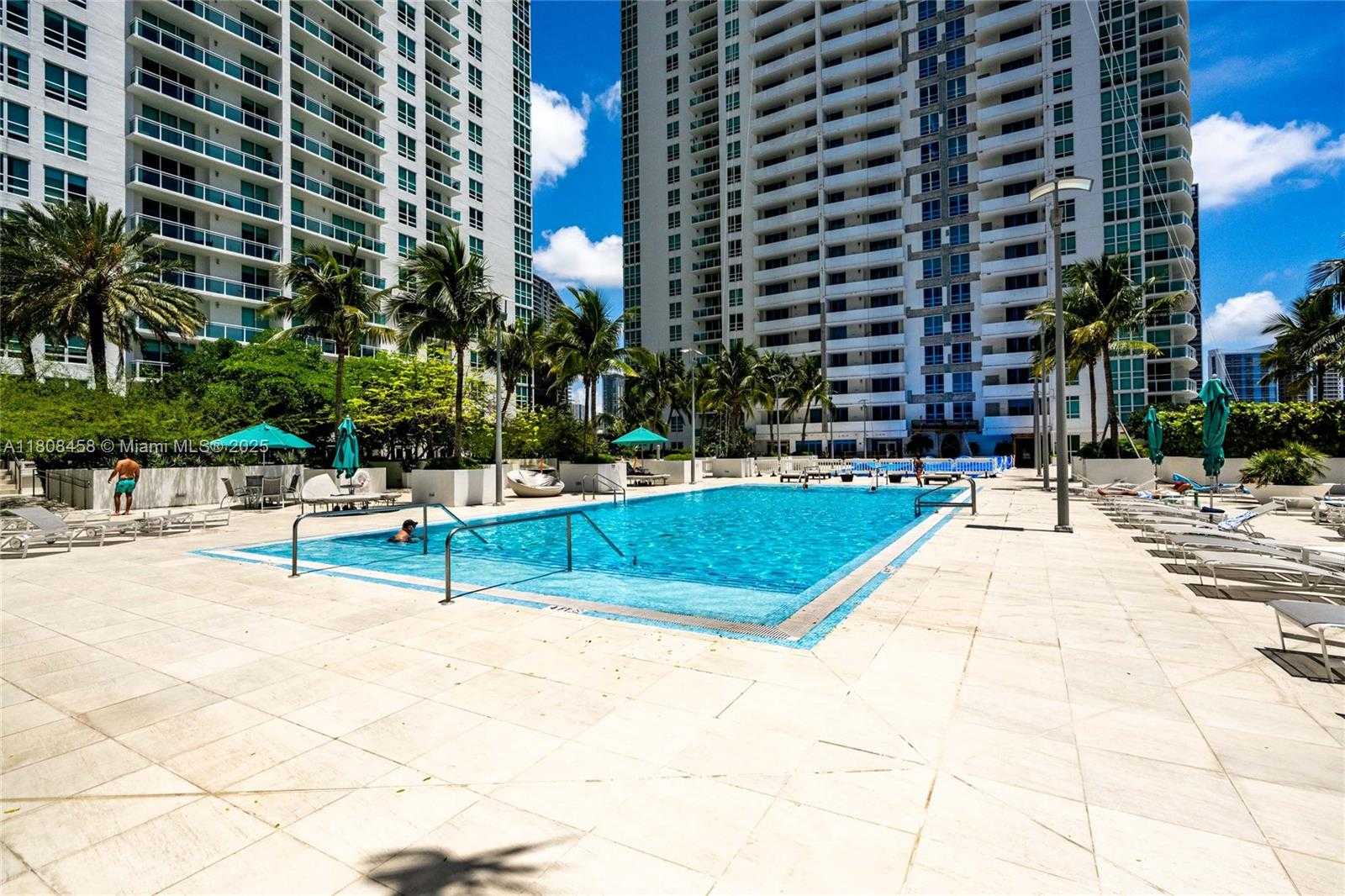 Small Image of 950 Brickell Bay Dr, Miami, FL 33131, USA Number 15