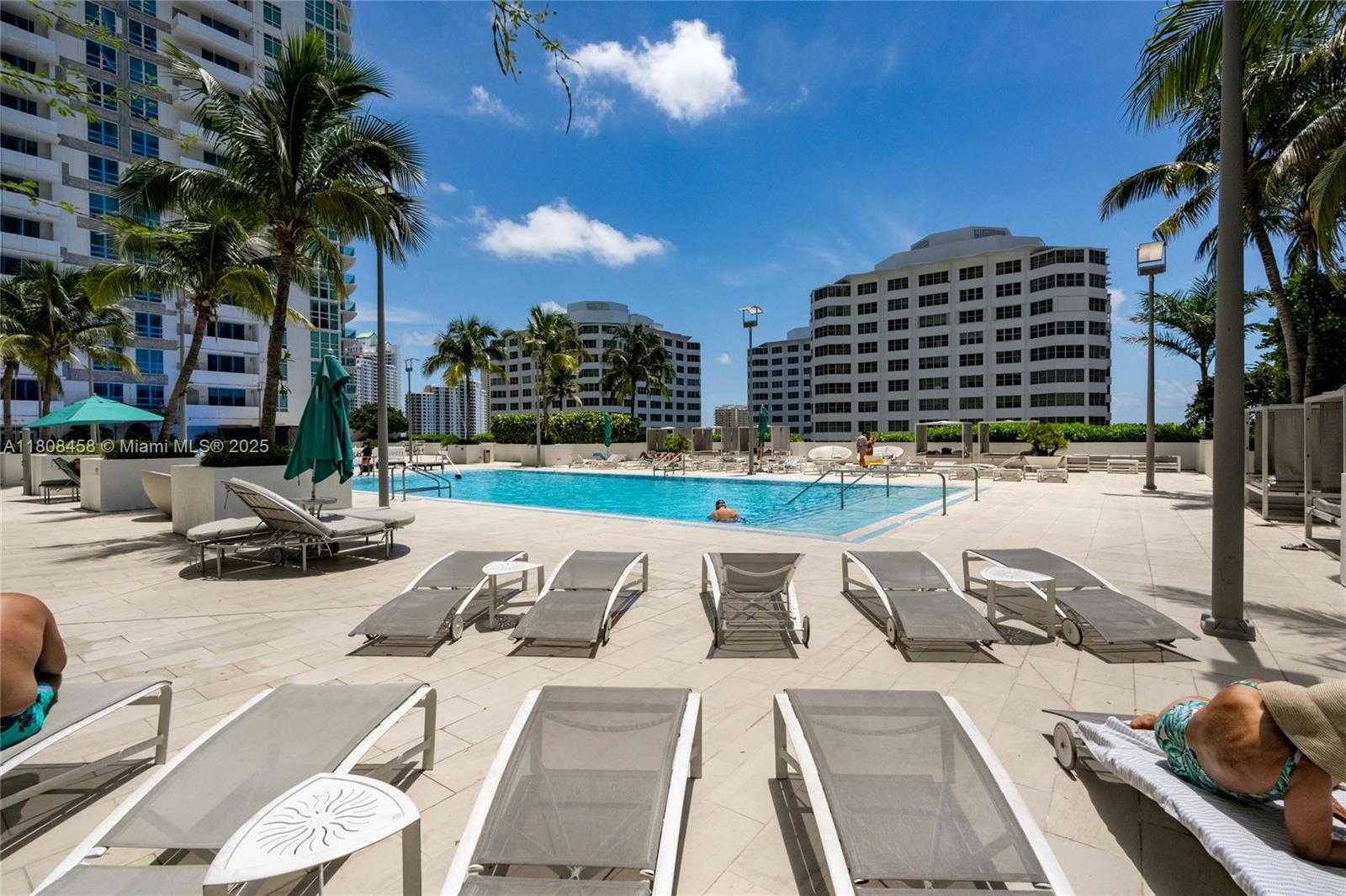 Small Image of 950 Brickell Bay Dr, Miami, FL 33131, USA Number 17