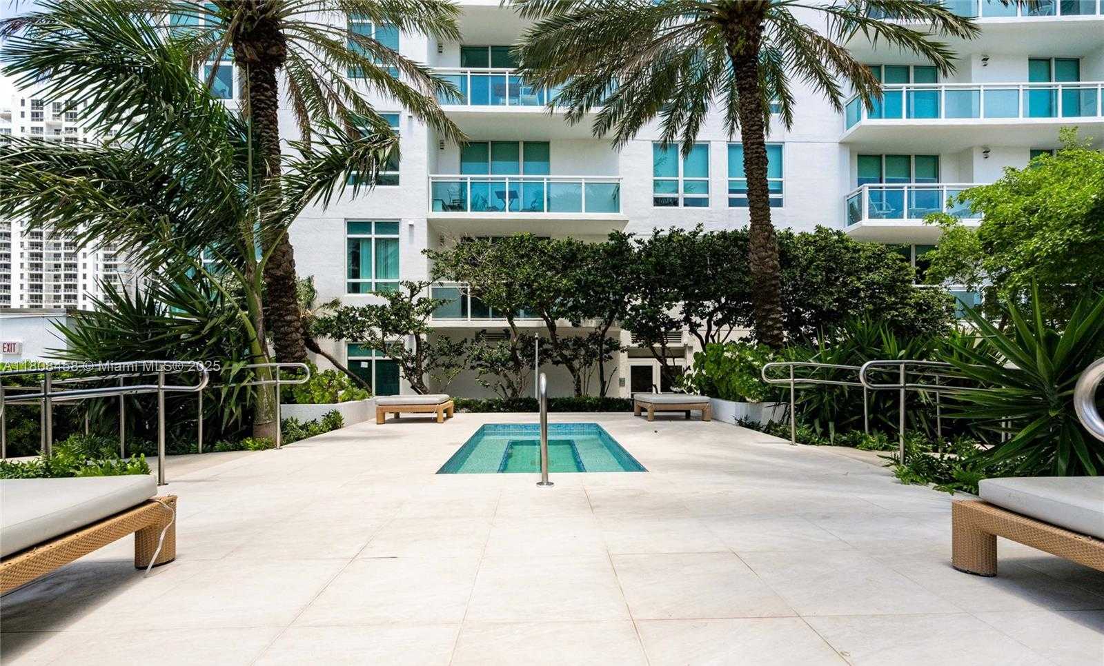 Small Image of 950 Brickell Bay Dr, Miami, FL 33131, USA Number 19