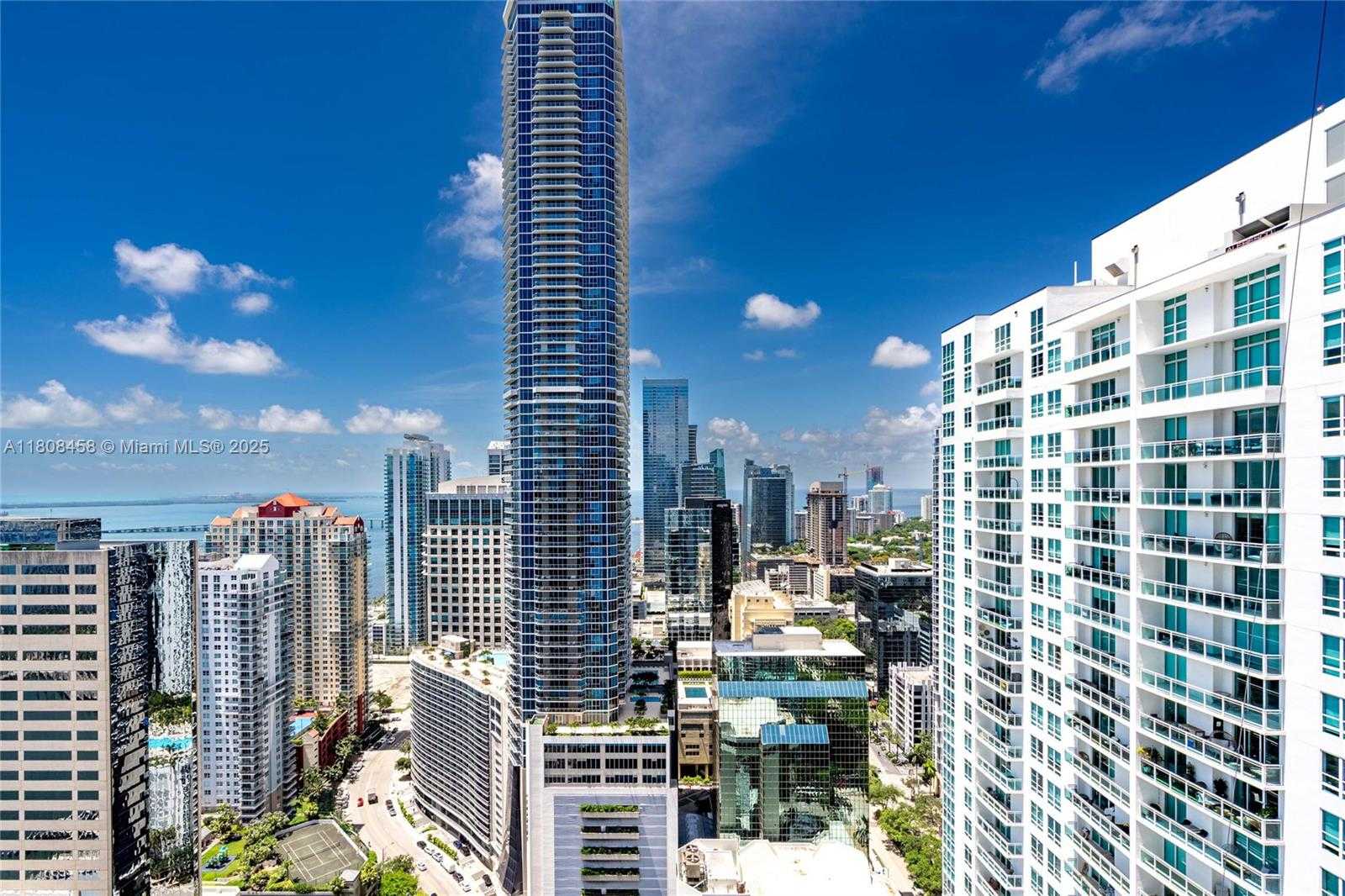 Small Image of 950 Brickell Bay Dr, Miami, FL 33131, USA Number 2
