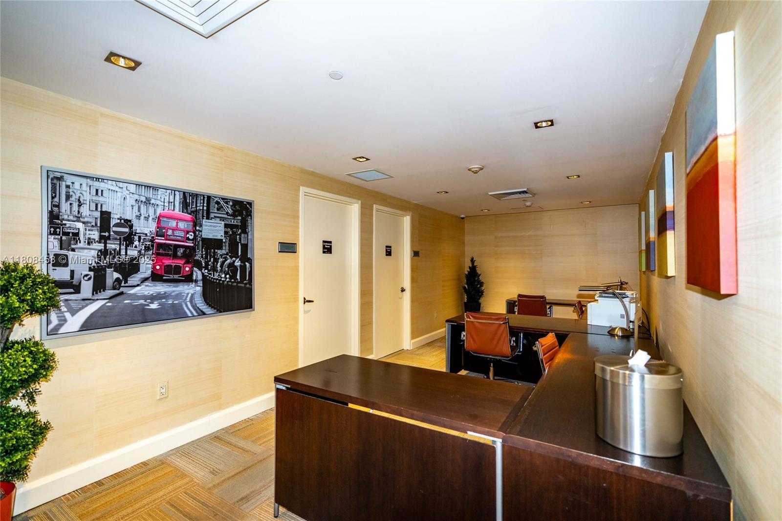 Small Image of 950 Brickell Bay Dr, Miami, FL 33131, USA Number 21