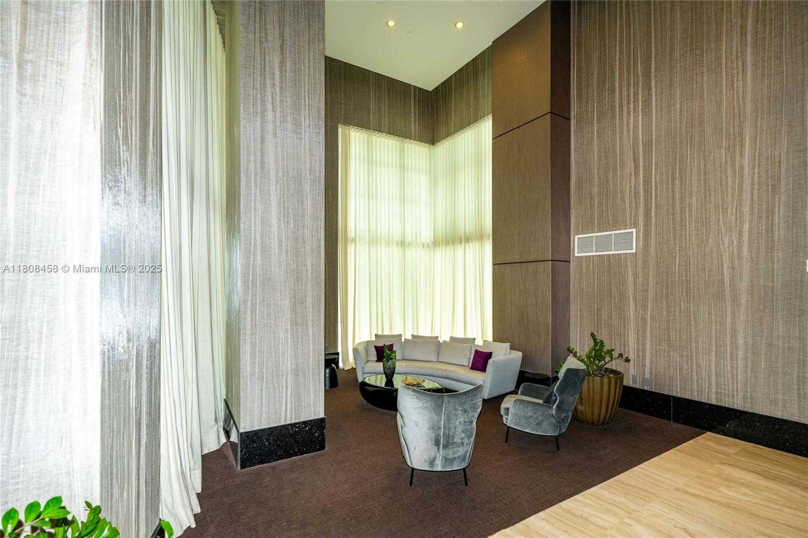 Small Image of 950 Brickell Bay Dr, Miami, FL 33131, USA Number 25