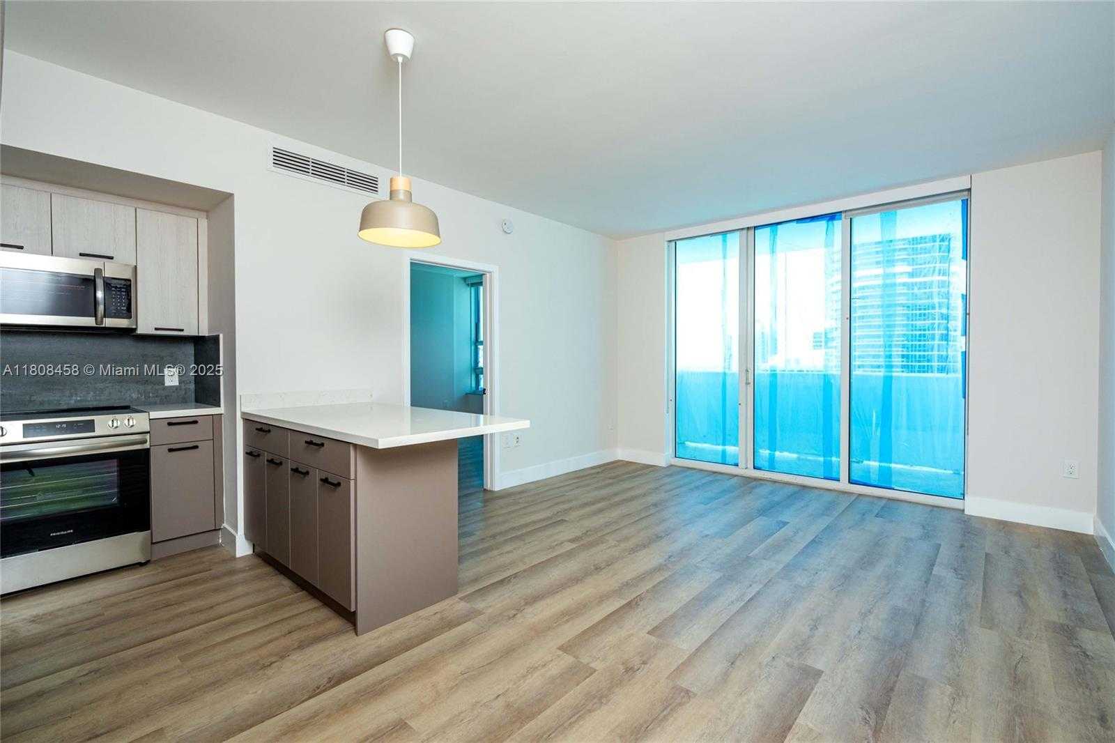 Small Image of 950 Brickell Bay Dr, Miami, FL 33131, USA Number 7