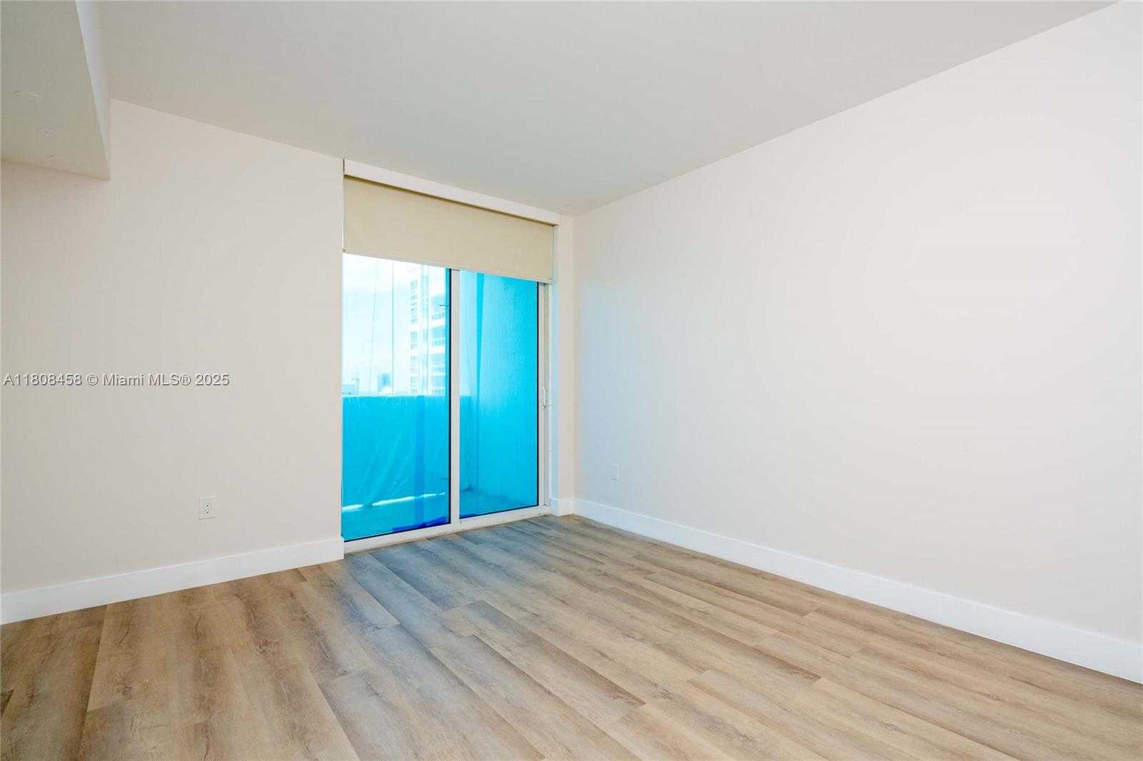 Small Image of 950 Brickell Bay Dr, Miami, FL 33131, USA Number 8