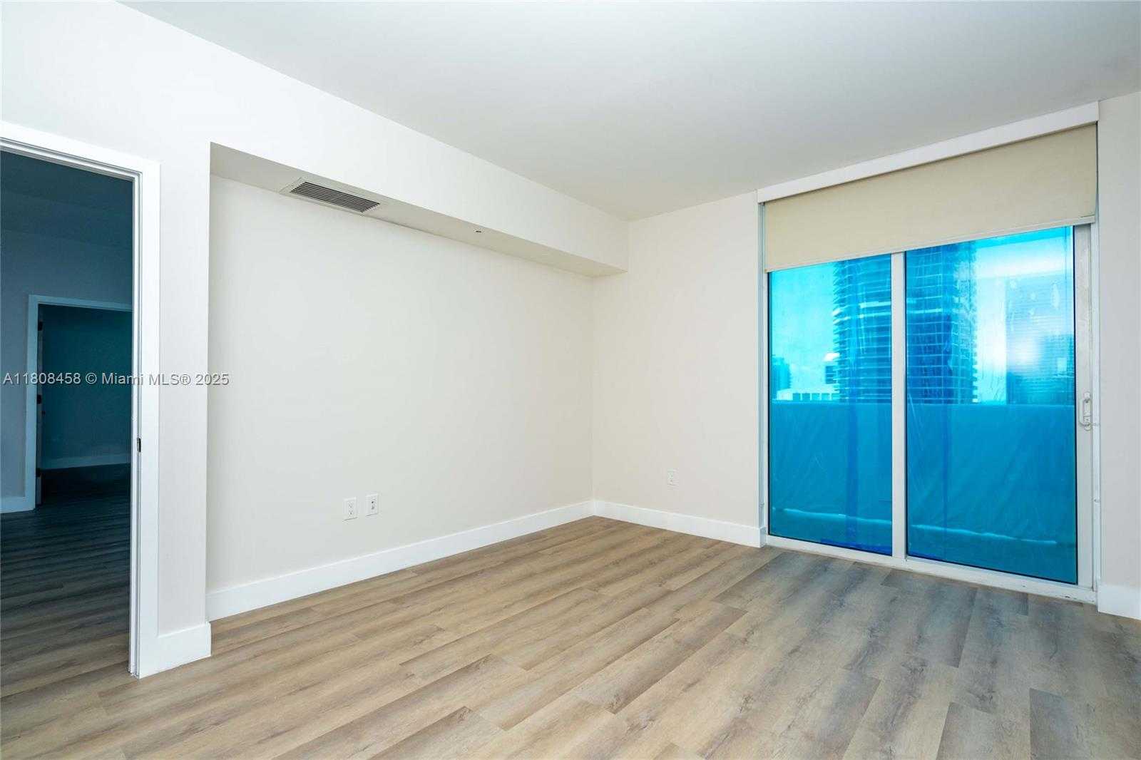 Small Image of 950 Brickell Bay Dr, Miami, FL 33131, USA Number 9