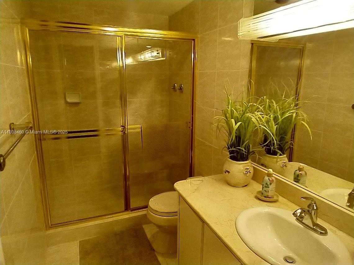 Small Image of 500 BAYVIEW DR #2031, Sunny Isles Beach Number 11