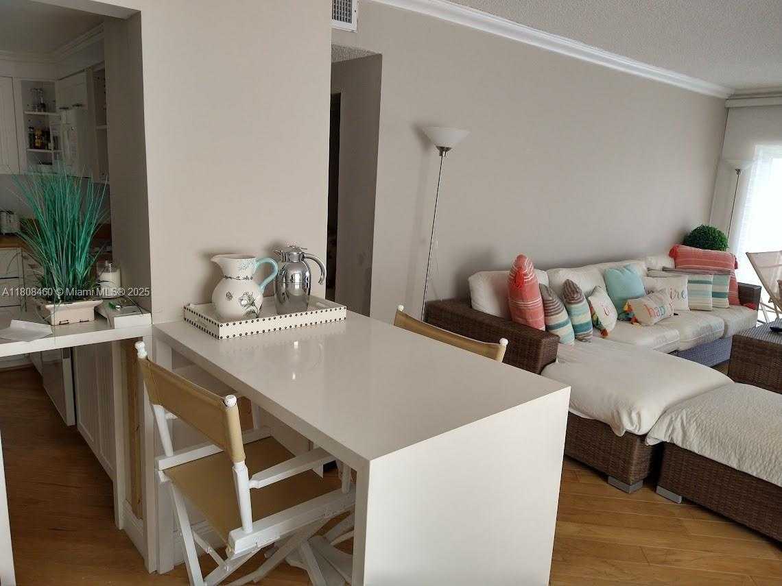 Small Image of 500 BAYVIEW DR #2031, Sunny Isles Beach Number 17