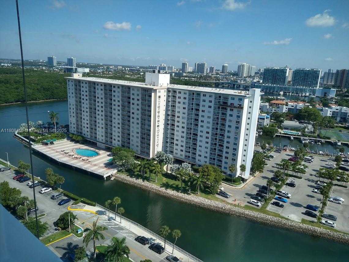 Small Image of 500 BAYVIEW DR #2031, Sunny Isles Beach Number 2