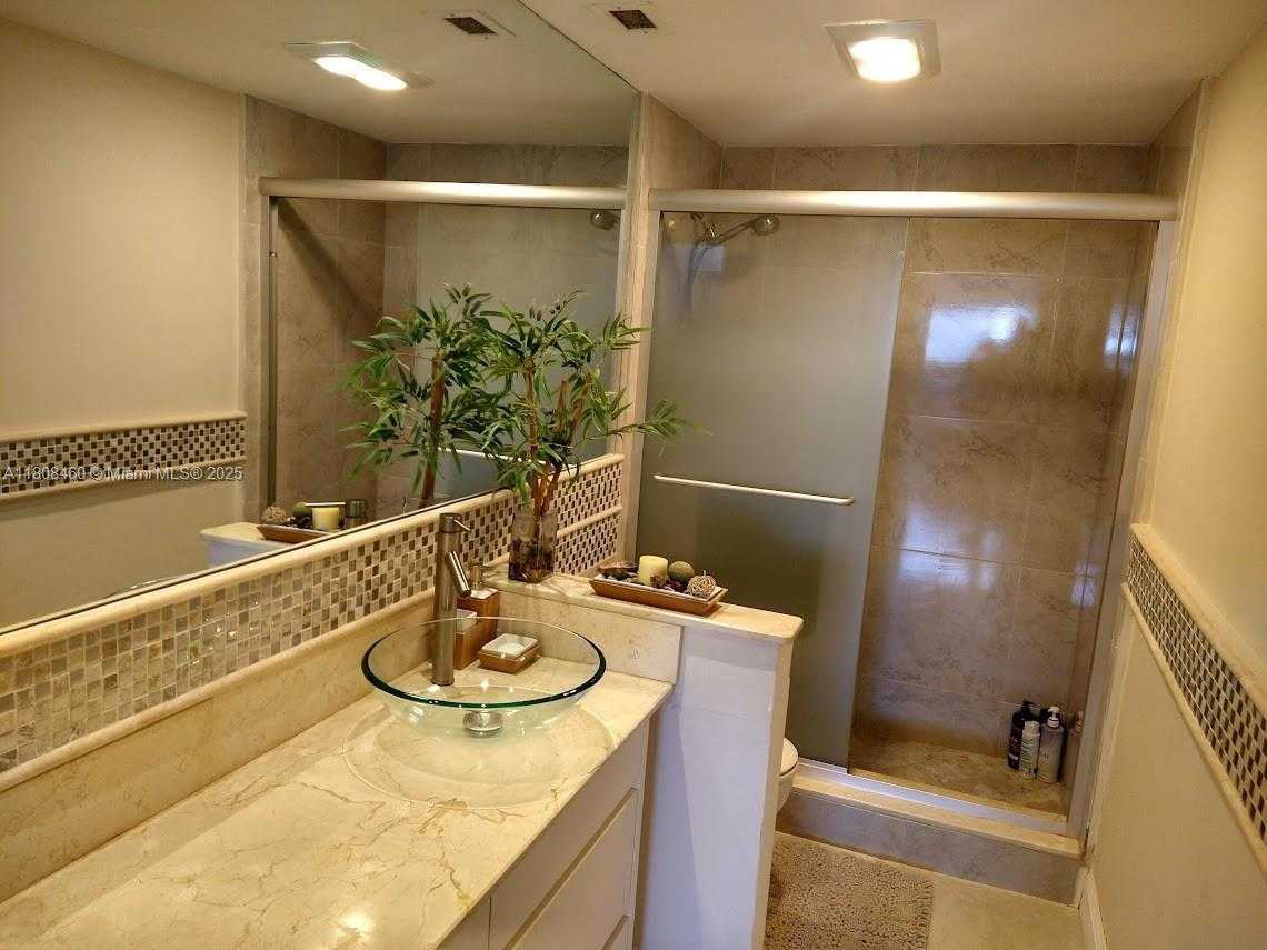 Small Image of 500 BAYVIEW DR #2031, Sunny Isles Beach Number 7