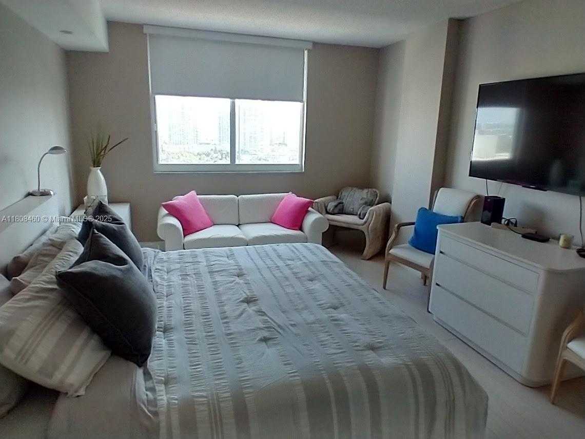 Small Image of 500 BAYVIEW DR #2031, Sunny Isles Beach Number 8