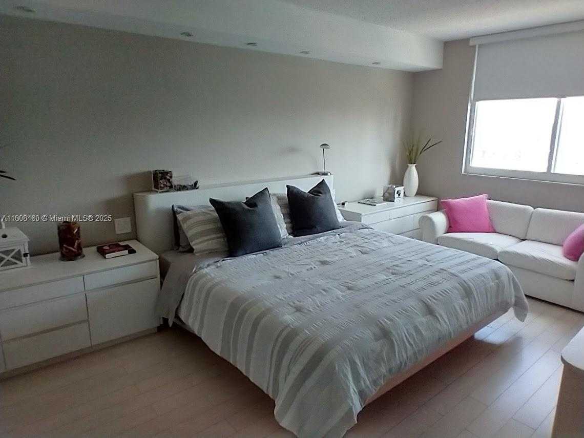 Small Image of 500 BAYVIEW DR #2031, Sunny Isles Beach Number 9