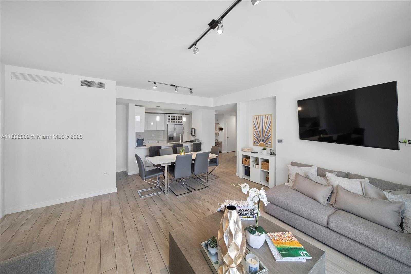 Small Image of 999 SOUTH WEST 1ST AVE #1617, Miami Number 16