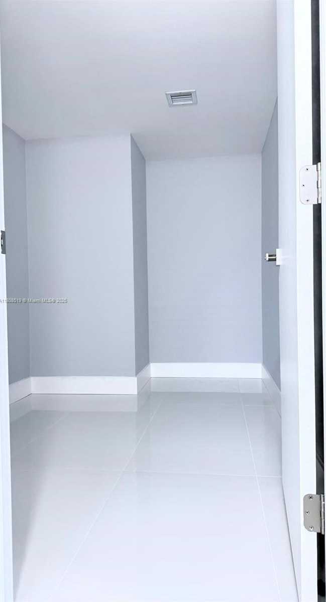 Small Image of 20379 WEST COUNTRY CLUB DR #1233, Aventura Number 7