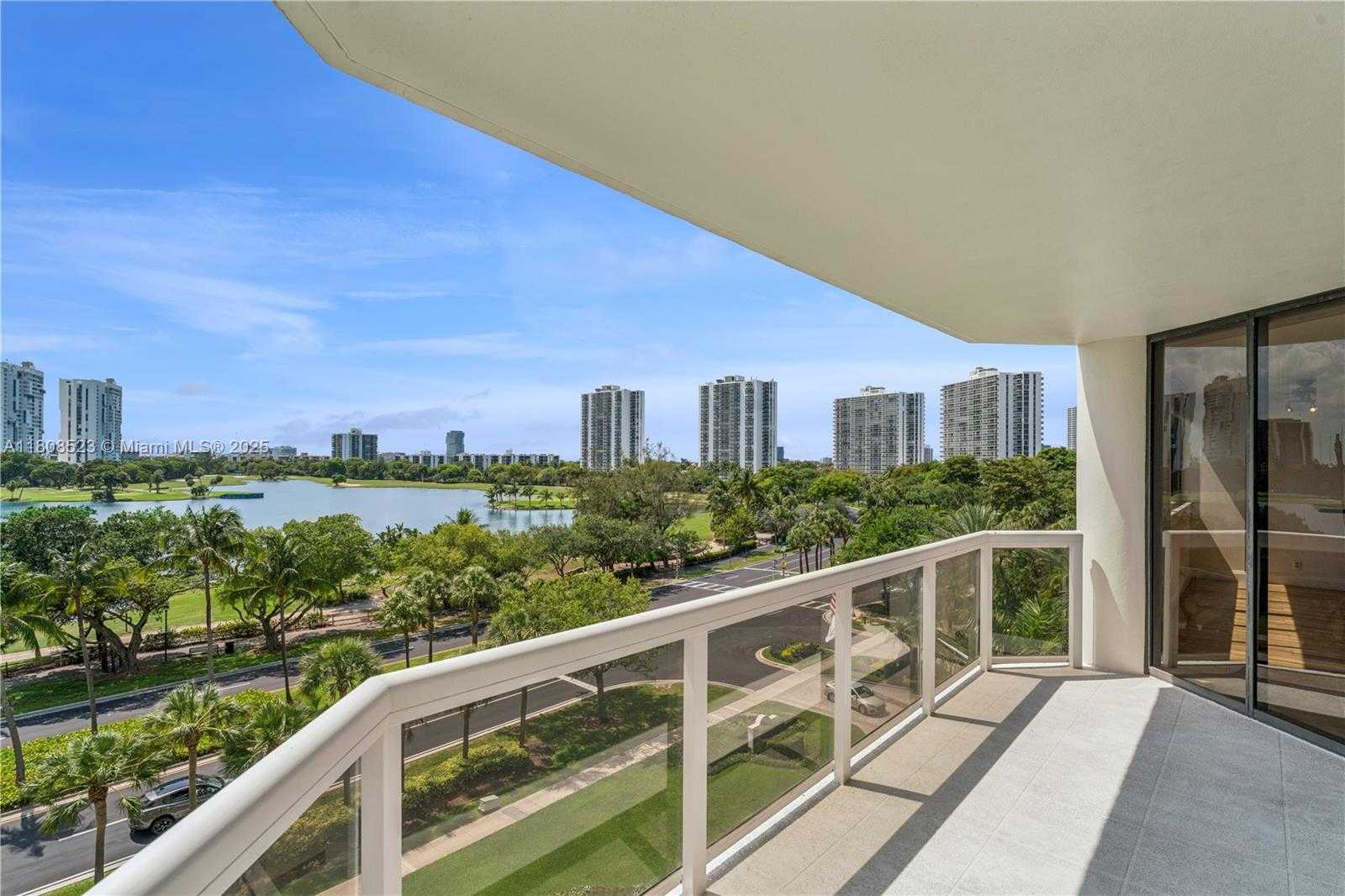 Small Image of 20185 EAST COUNTRY CLUB DR #505, Aventura Number 23