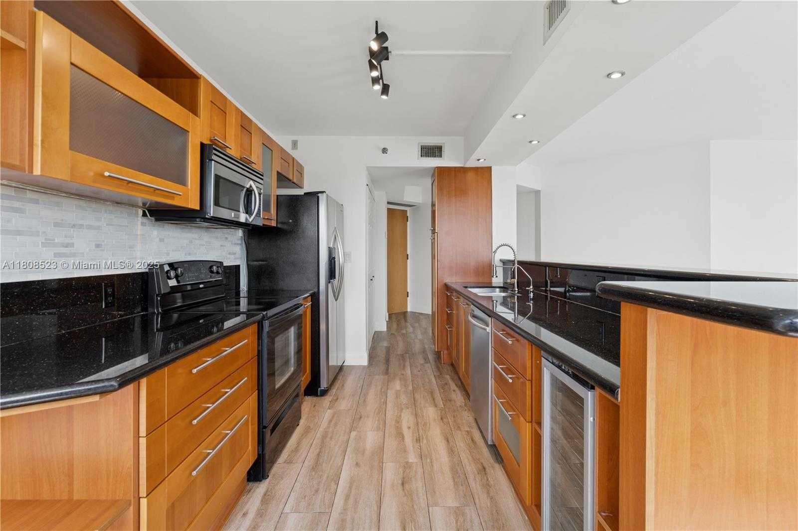 Small Image of 20185 EAST COUNTRY CLUB DR #505, Aventura Number 7