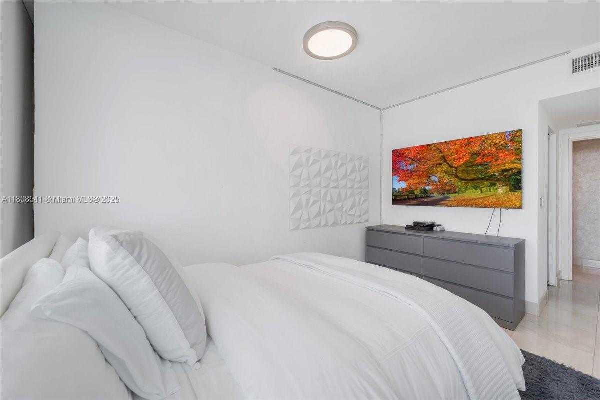 Small Image of 2127 BRICKELL AVE #2302, Miami Number 29