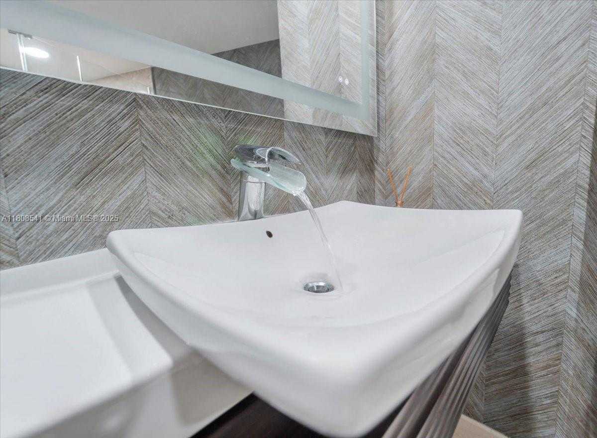 Small Image of 2127 BRICKELL AVE #2302, Miami Number 32