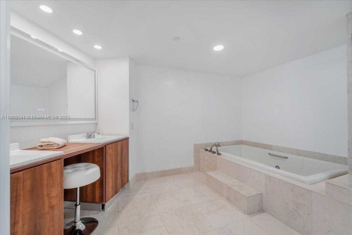 Small Image of 2127 BRICKELL AVE #2302, Miami Number 54